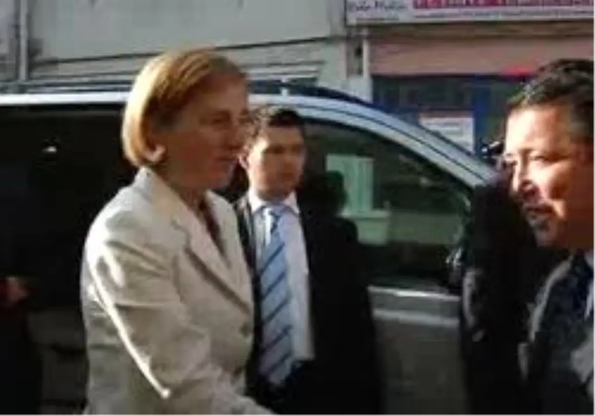 Bakan Kavaf´Tan Yetiştirme Yurtlarına Ziyaret