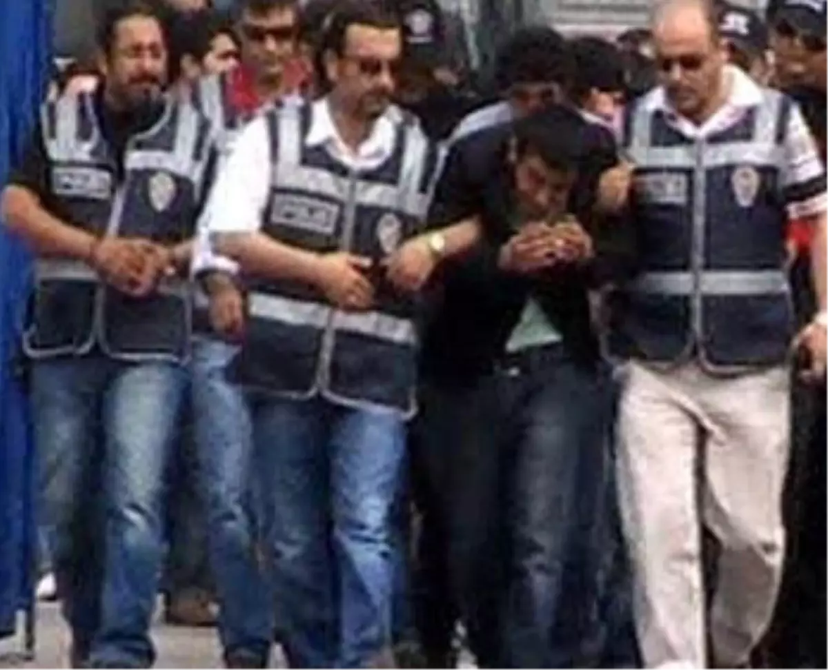 Altın Kabzalı Tabancalı Çete