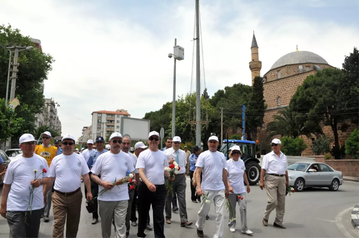 Manisa Tarzanı Ahmet Bedevi Mezarı Başında Anıldı