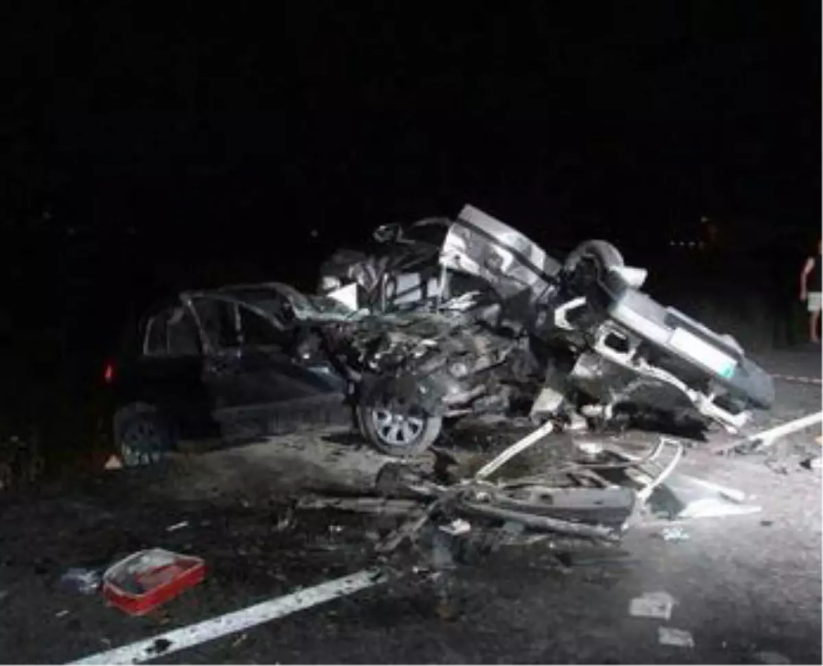 Milas\'ta İki Otomobil Çarpıştı: 2 Ölü, 2 Yaralı