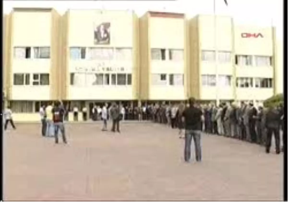 Kocaeli Valisi\'ne 200 Kişilik Uğurlama Kuyruğu