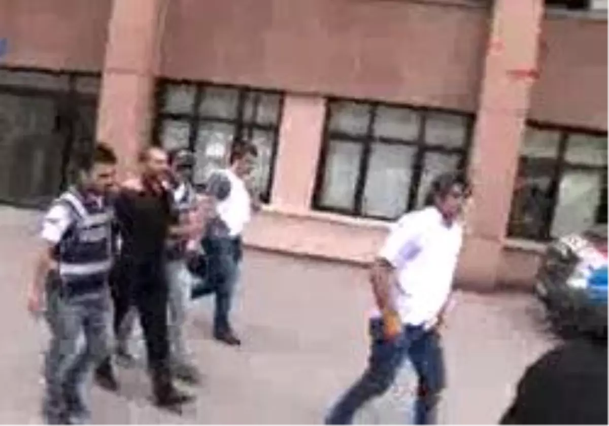 Söylemez Kardeşler Türkiye\'ye İade Edildi...(1)