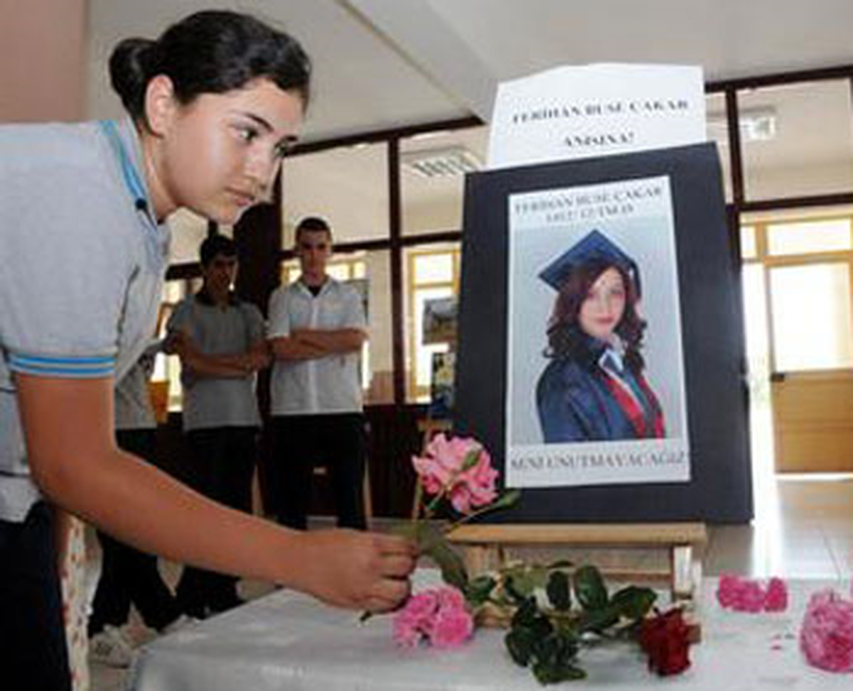 Antalya\'da Sevgilileri Aşırı Hız Ayırdı