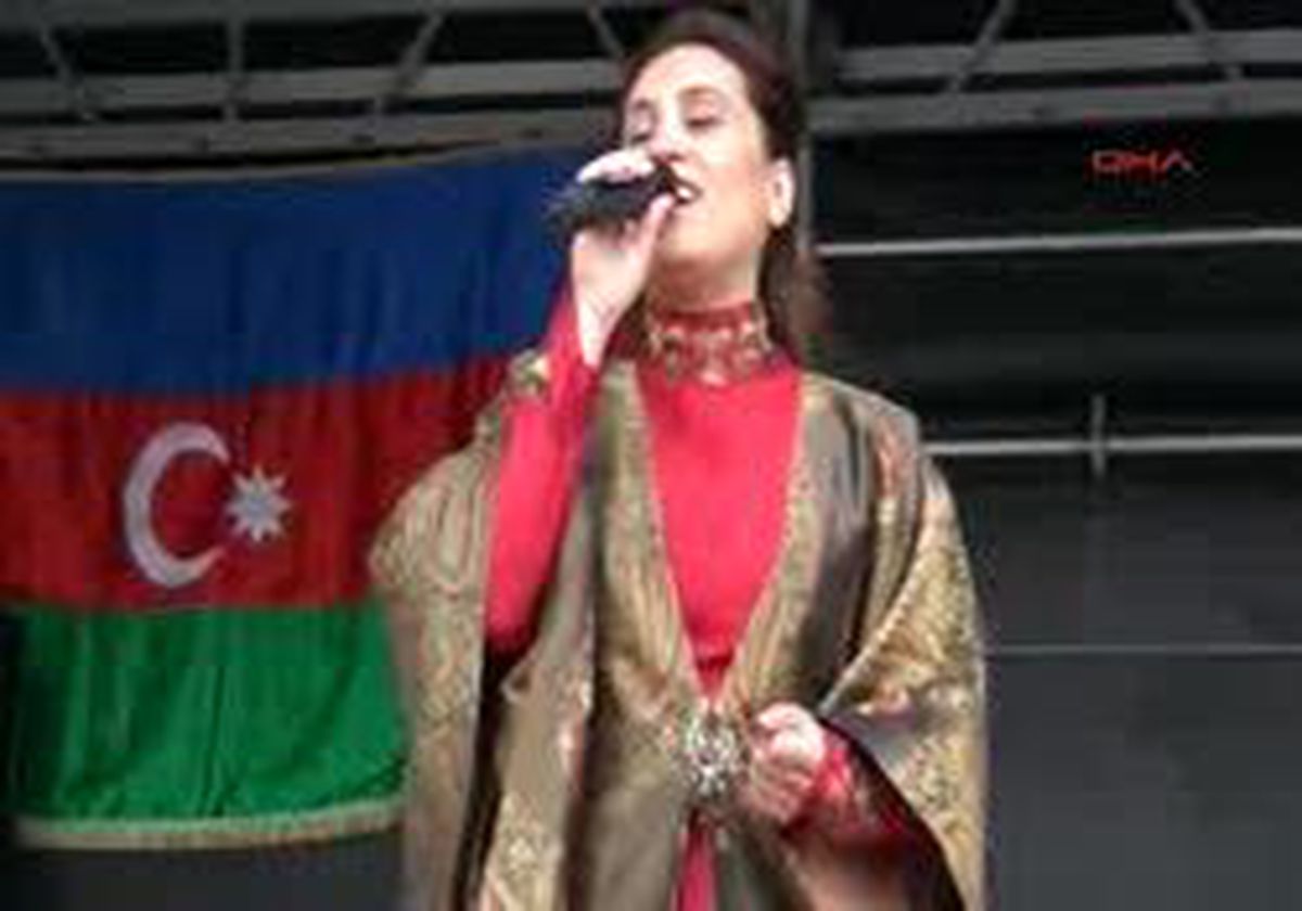 Azerbaycanlılar Mıllı Günlerını Kutladılar