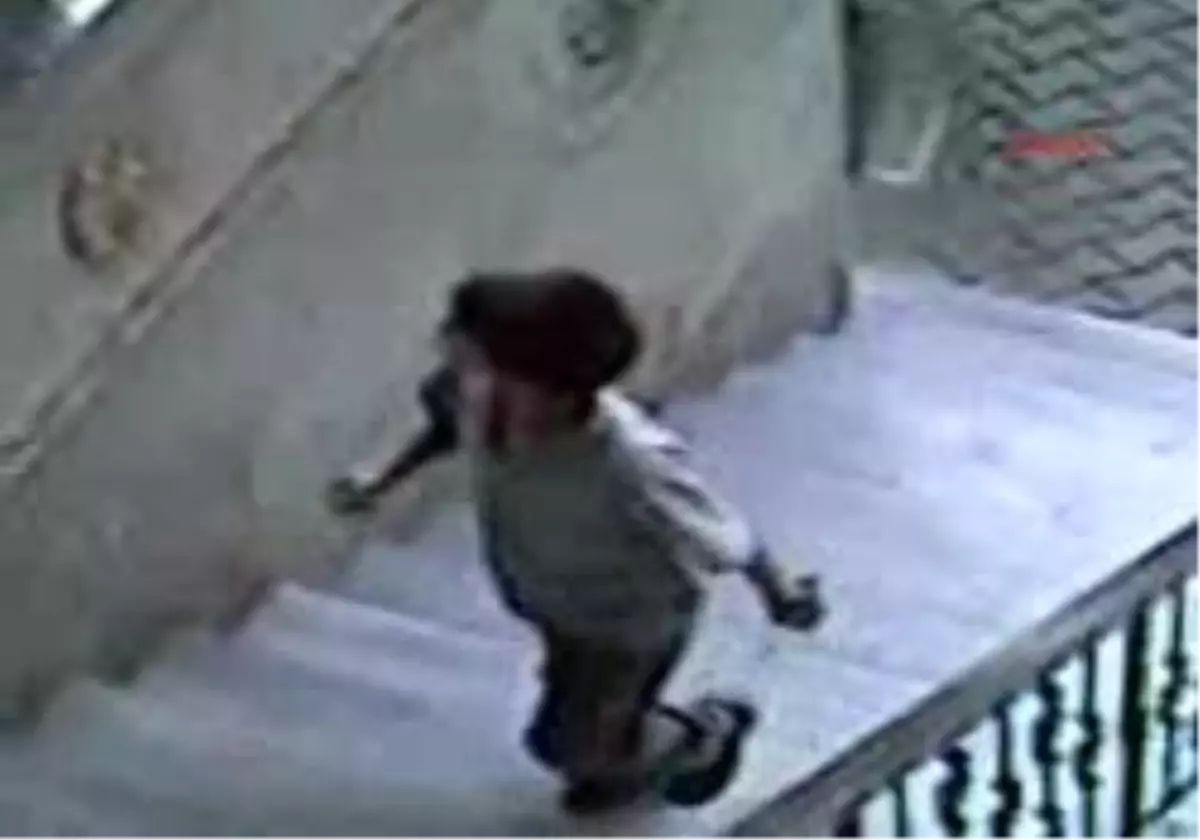 Bursa - Camide El Çantasını Çalan Çocuk Kameraya Yakalandı