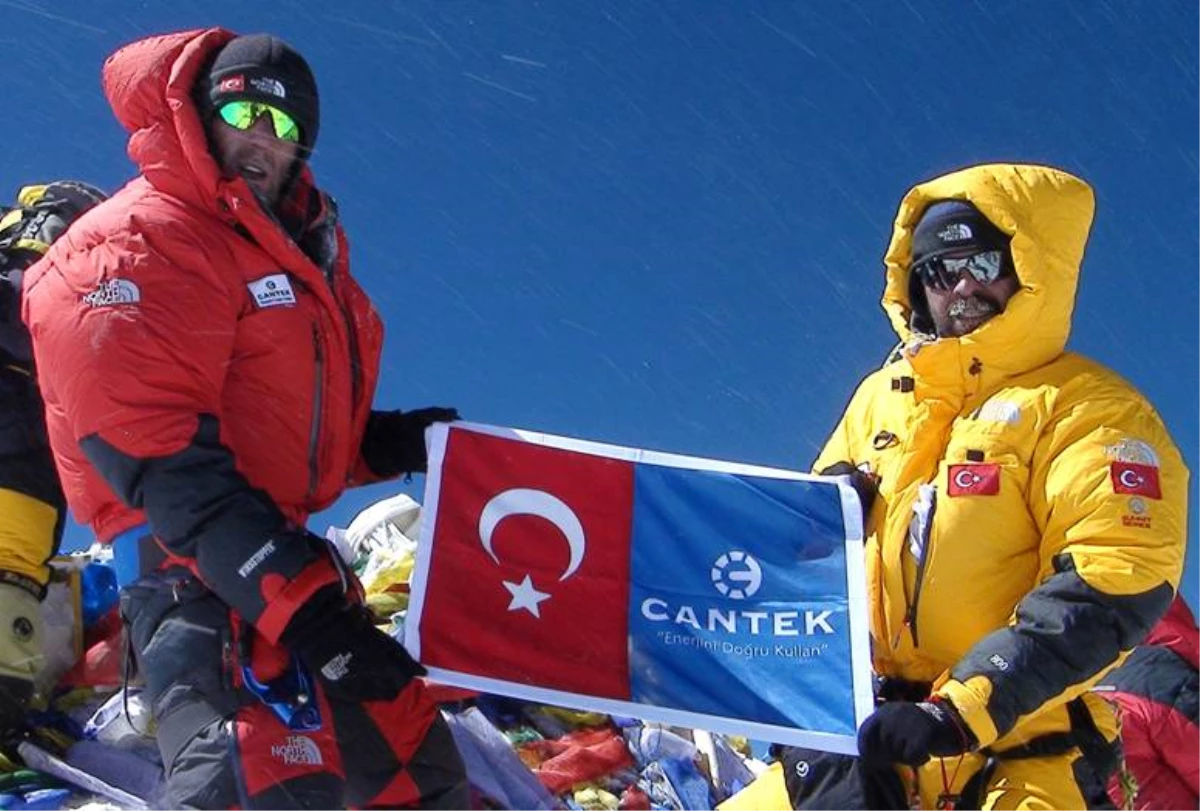 Everest Fatihleri Yurda Dönüyor


