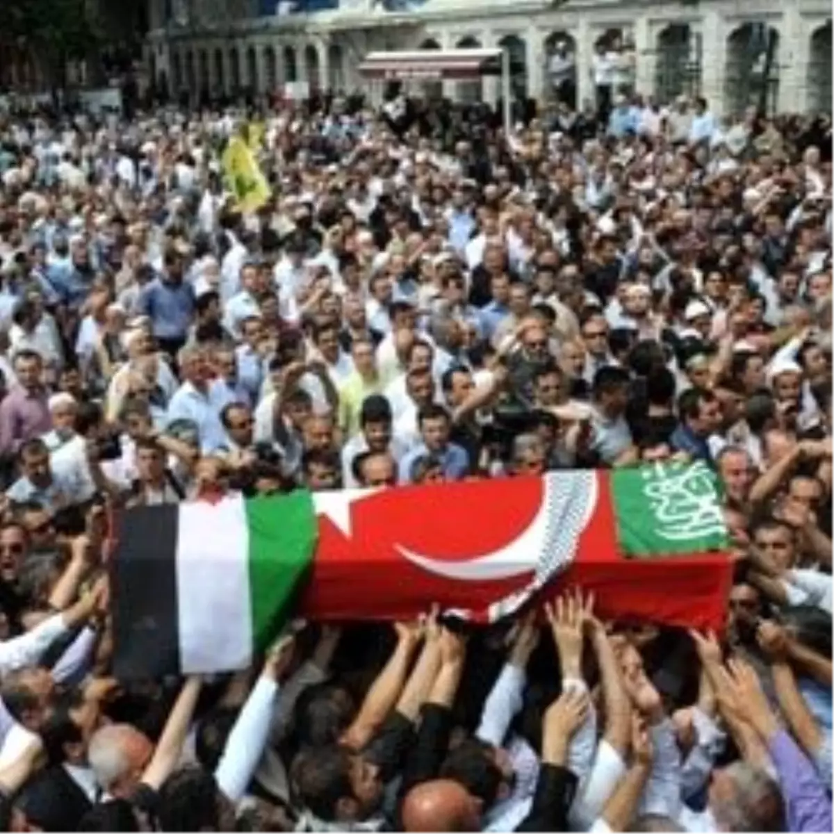 Gazze Şehidini 5 Bin Kişi Uğurladı