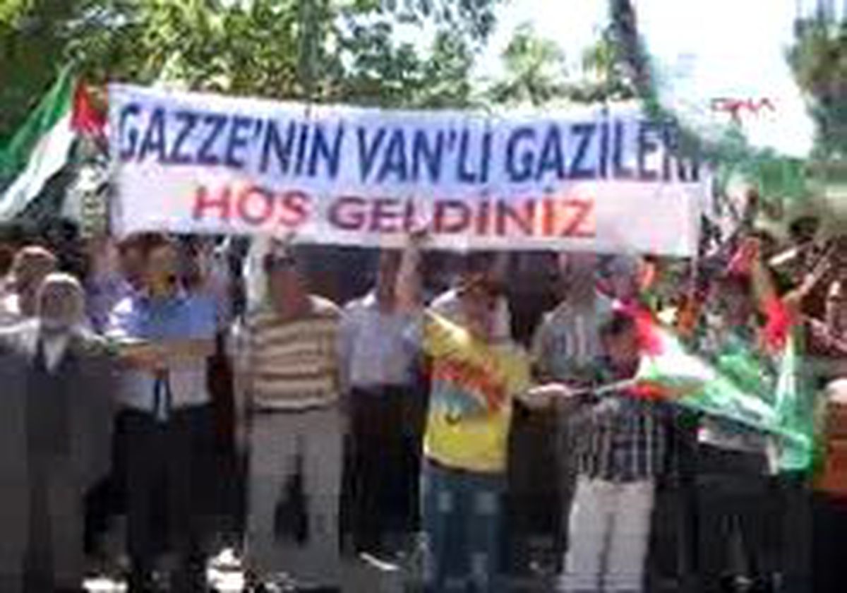 Van - Yardım Gemisindeki 5 Vanlı 50 Araçlık Konvoyla Karşılandı