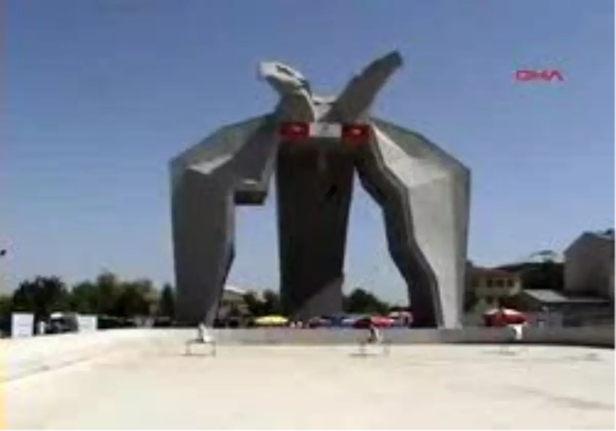 Düz Duvara Tırmandılar