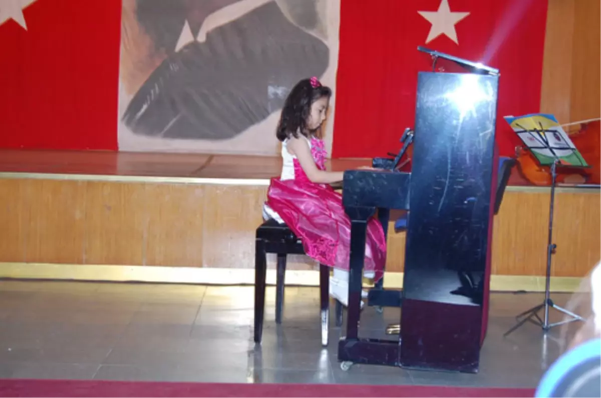 GKV’li Piyanistler Schubert, Beethoven Ve Mozart’ı Seslendirdi