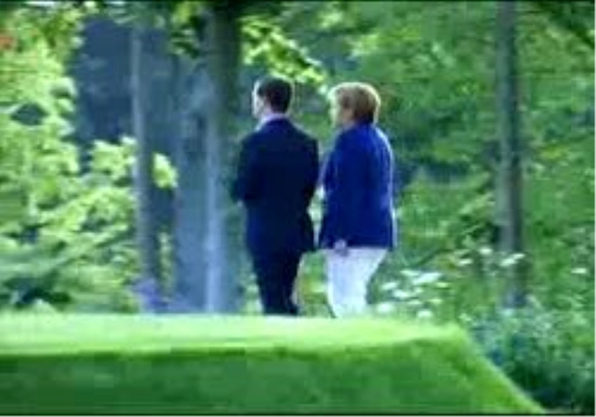 Merkel, Medvedev İle Görüştü: Euro?Nun İstikrarı Ana Hedef