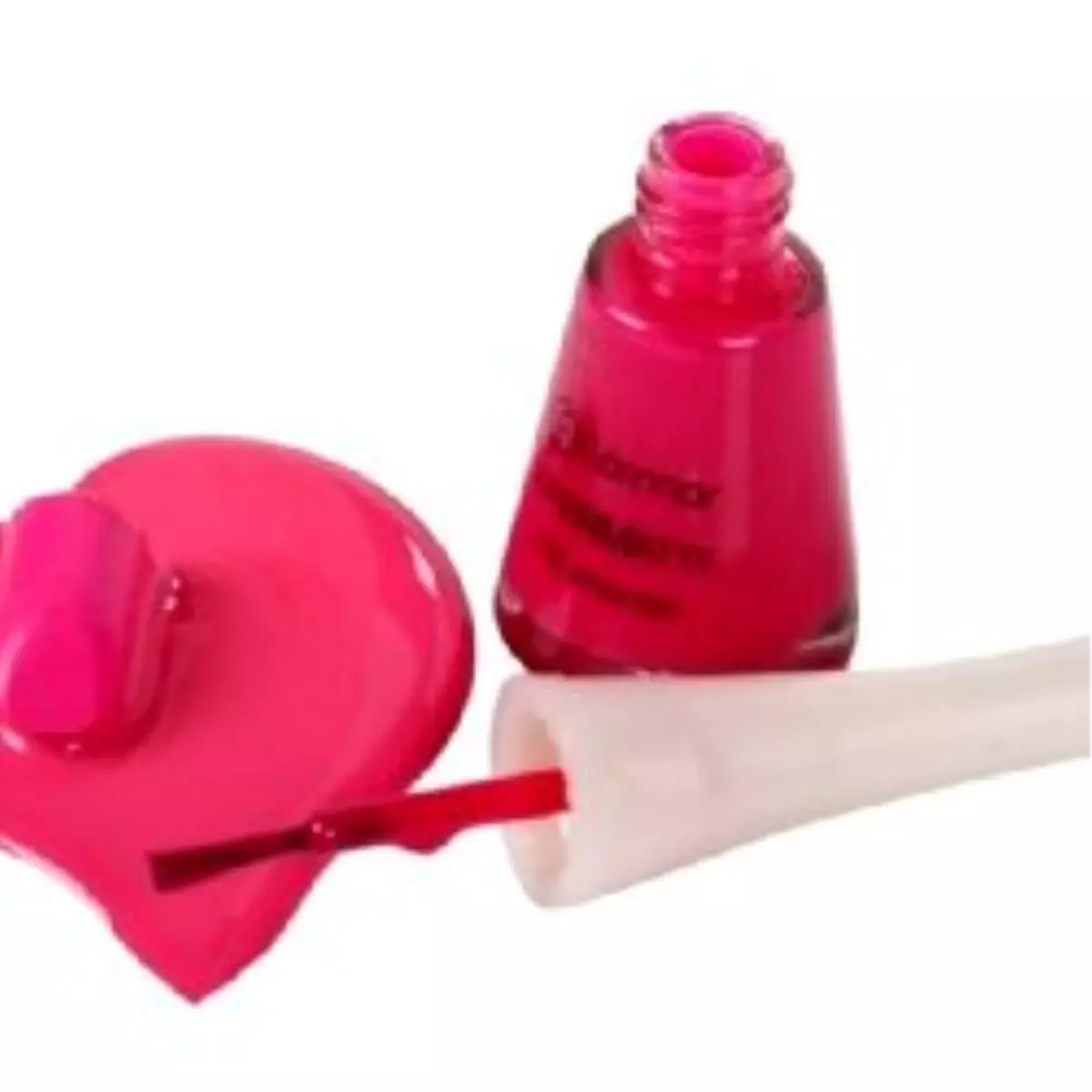 Dudaklarda Ve Tırnaklarda Fuşya Hakimiyeti 


