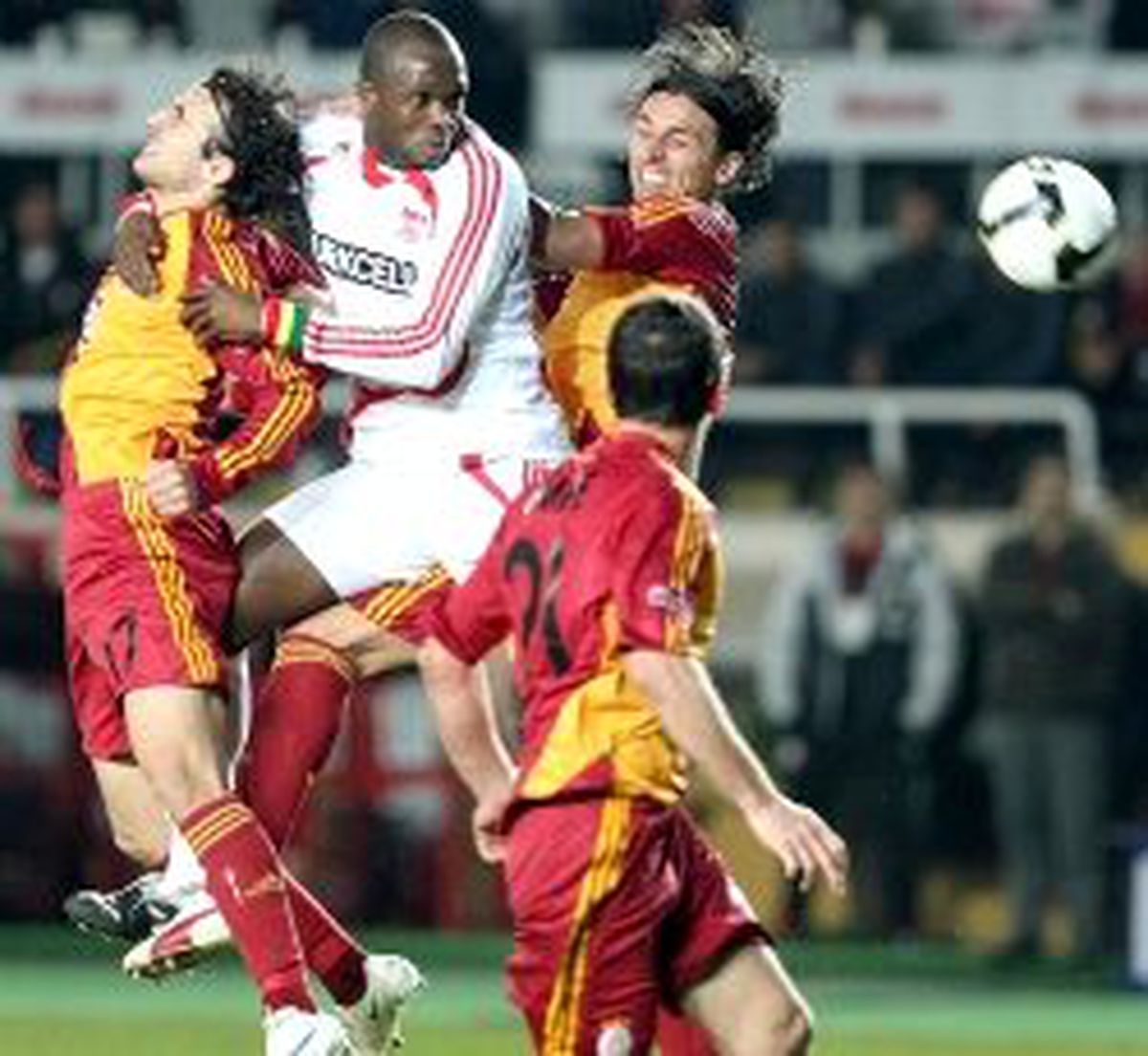 Galatasaray Transferde İddialı