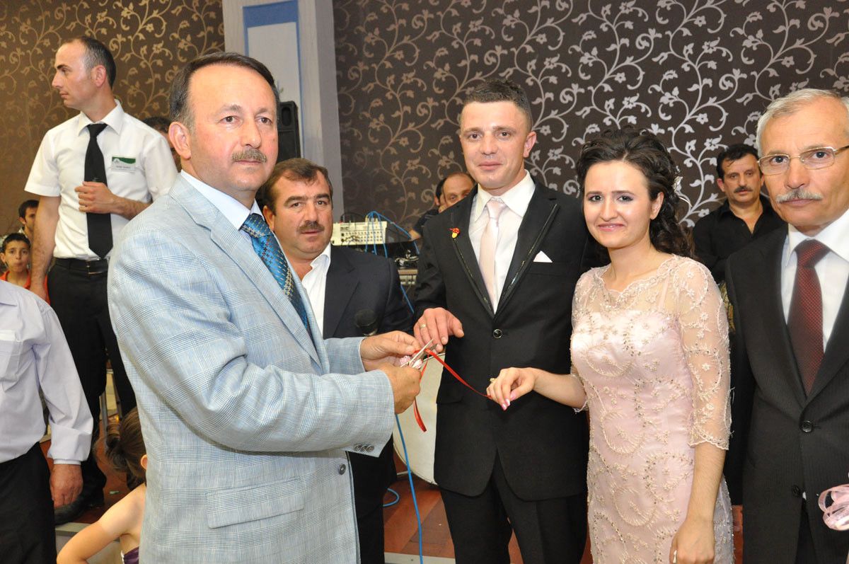 Yüzükleri Karabalık Taktı