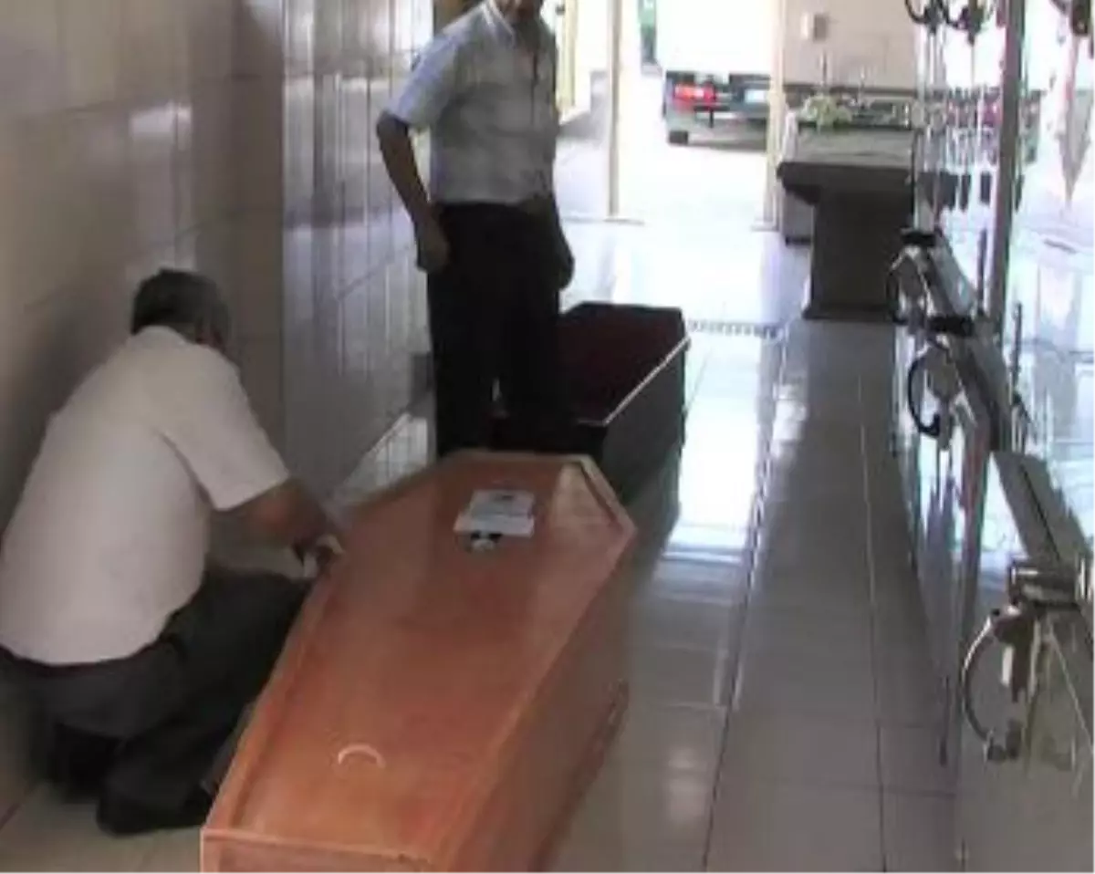 Episkopos Luigi Pedovese\'nin Cenazesi Antalya\'ya Getirildi