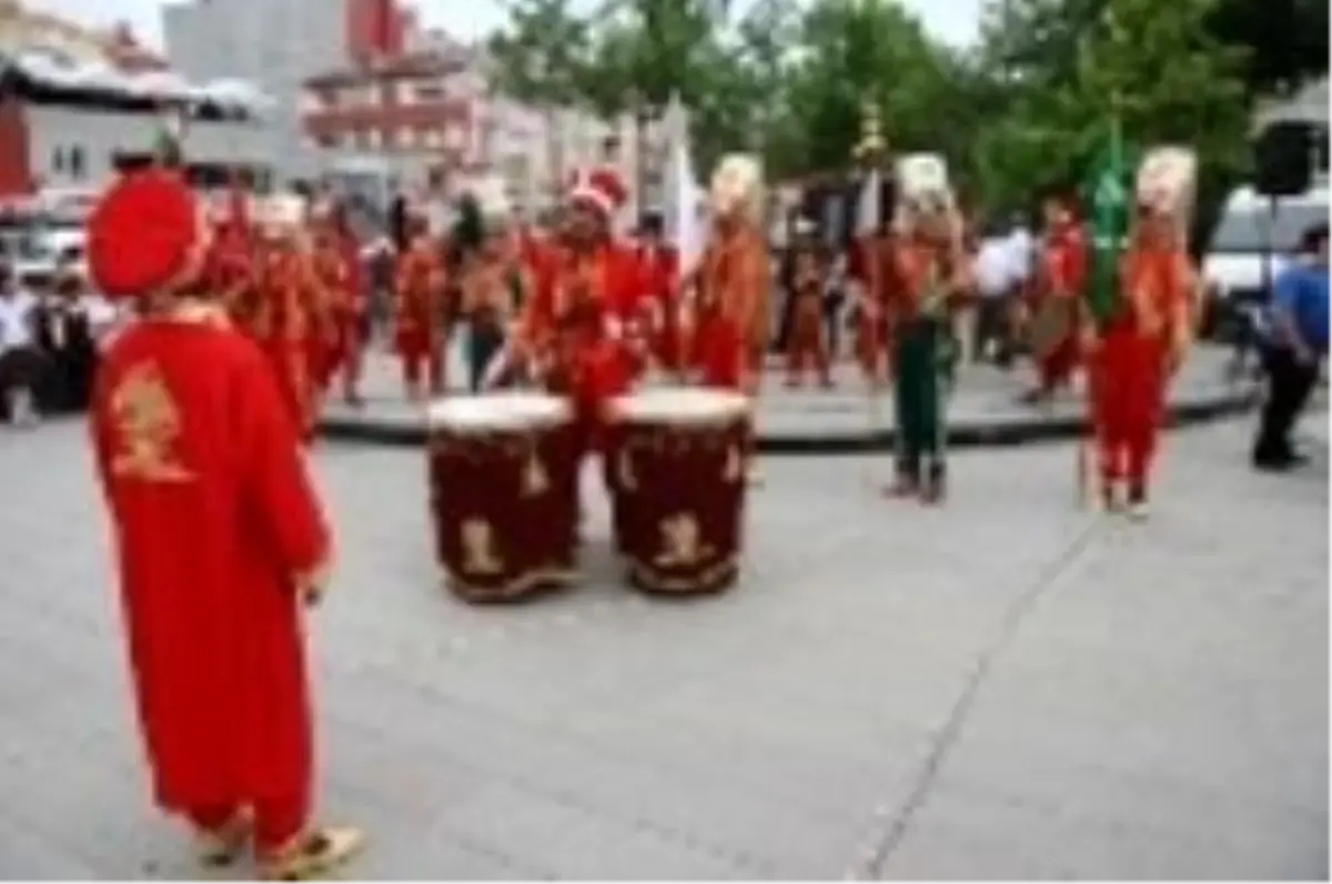 Engelli Okulunun Kermesinde Mehteran Şov