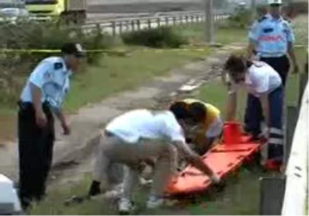 Osmaniye - Otoyolda Kaza; Anne İle Kızı Öldü, Baba İle Oğlu Yaralandı