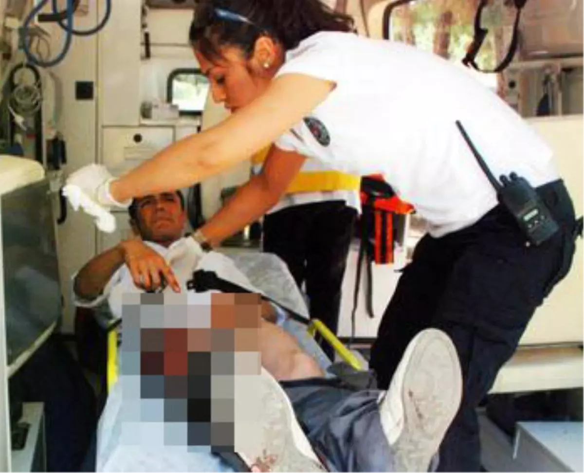 Parkta \'Yan Bakma\' Tartışmasında 2 Liseli Bıçaklandı