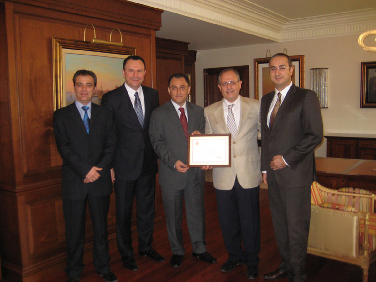 Kaşmir Halı A.Ş\'ne Teşekkür Plaketi