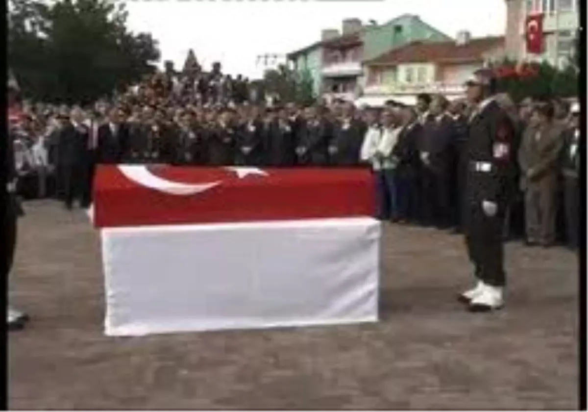 Afyonkarahisar - Ekgşehit Pilot Üsteğmeni, Yağmur Altında 5 Bin Kişi Uğurladı