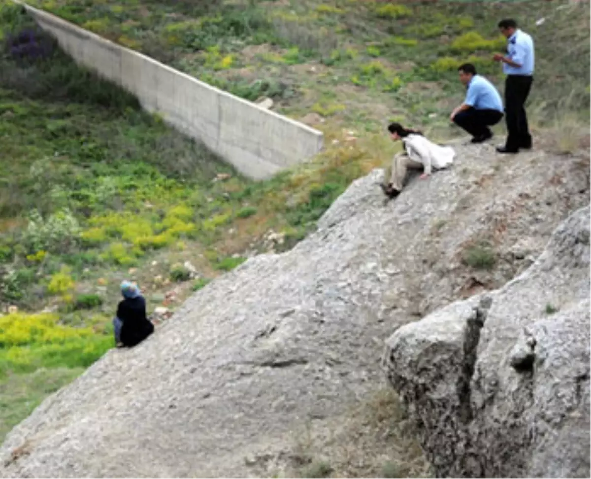 Aşkına Karşılık Bulamayınca...