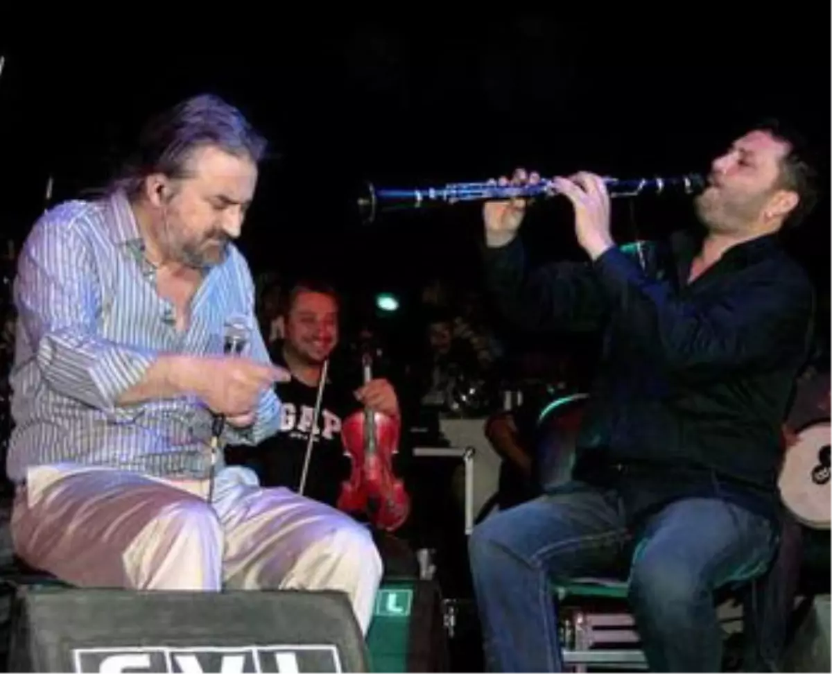 Hüsnü Şenlendirici Çaldı, Volkan Konak Söyledi