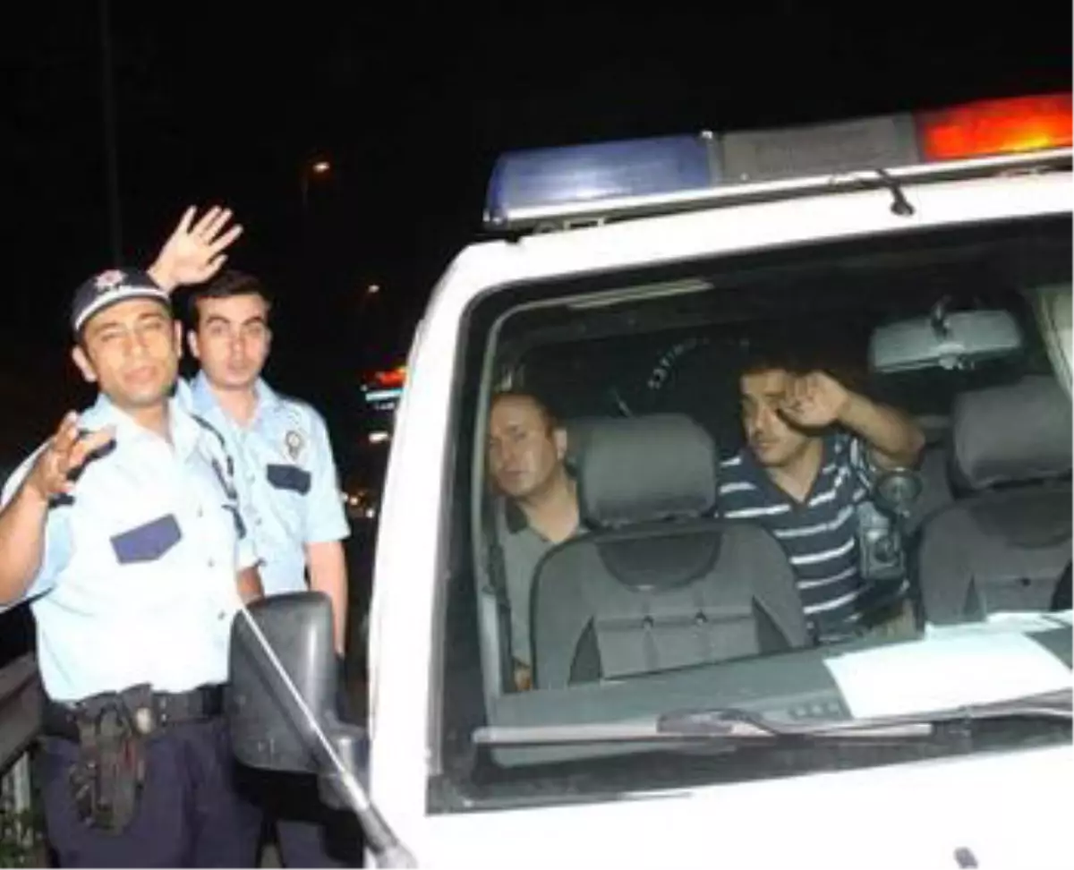 Kavgayı Ayıran Polisi Taşla Yaraladılar