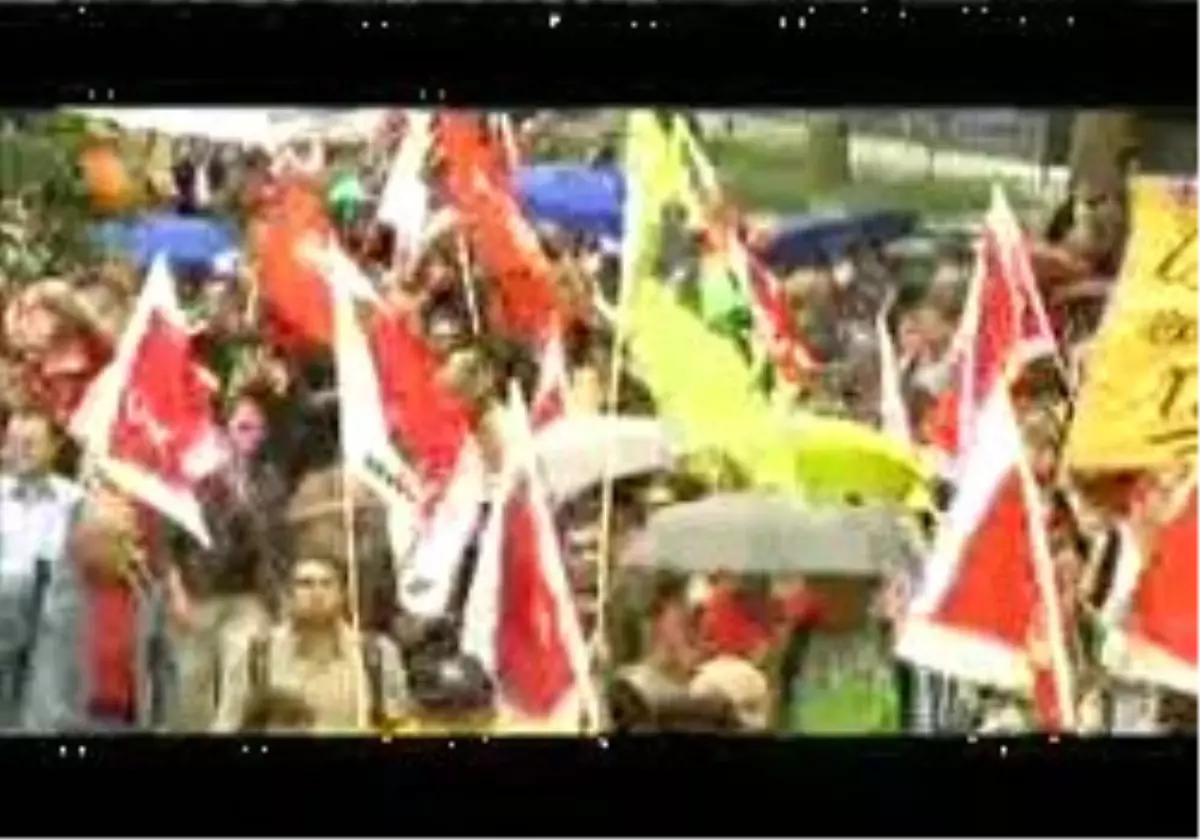 Almanya?Da Tasarruf Paketine 20 Bin Kişilik Protesto
