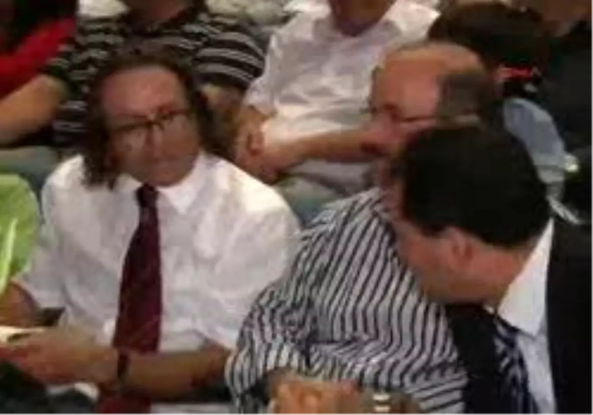 Bodrum-Akp\'li Çelik: Eksen Kaymadı1)