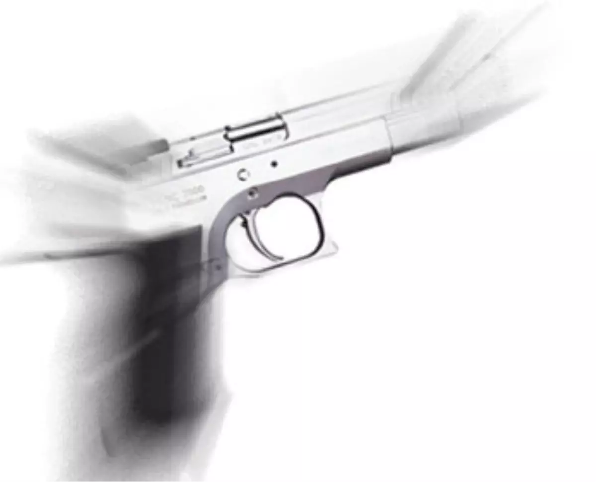 Düğünde Yanlışlıkla Kendisini Vurdu