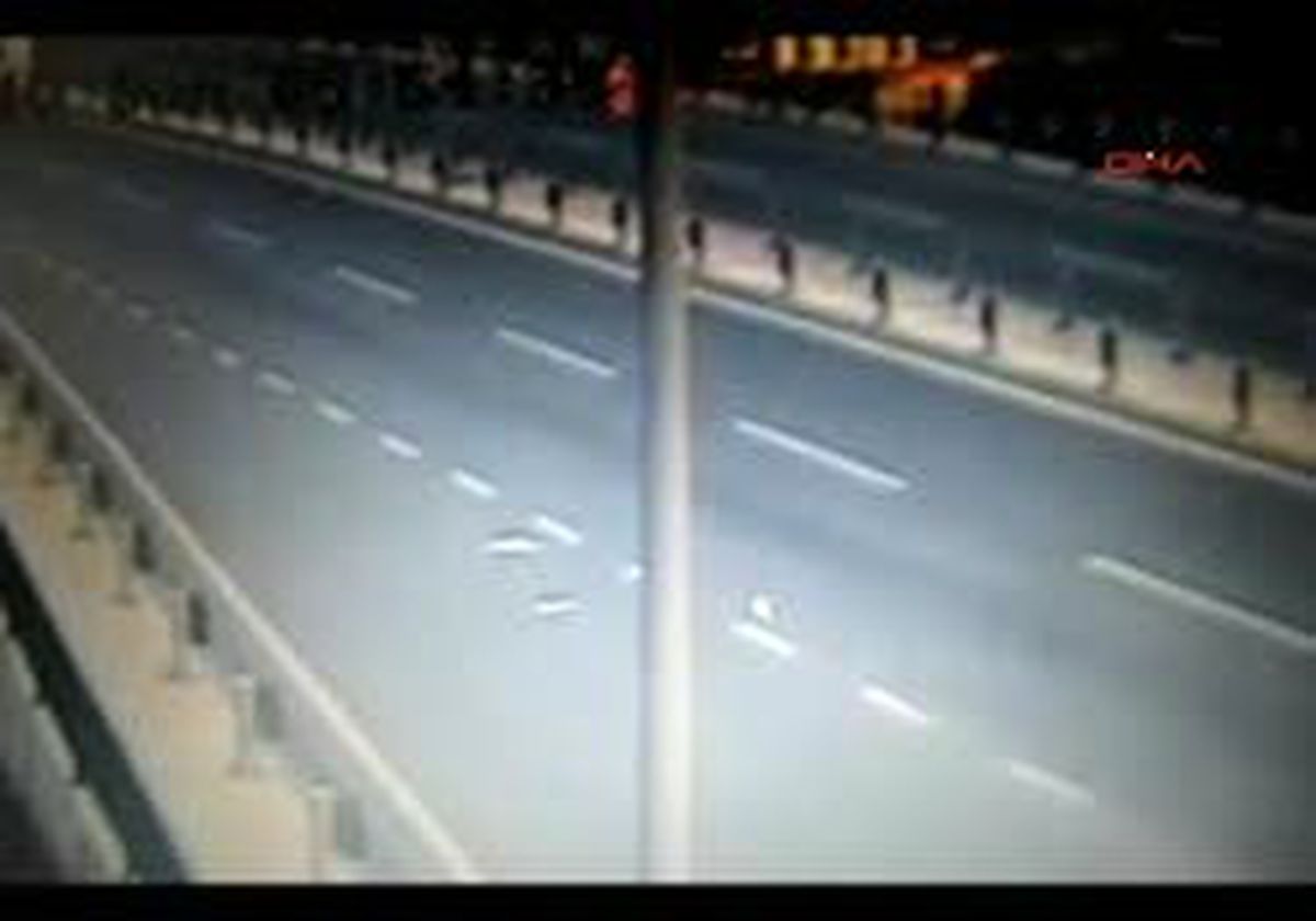 (Özel) Motorsiklet Kazasında Ölen Kadının Düşmesi Güvenlik Kamerasında....