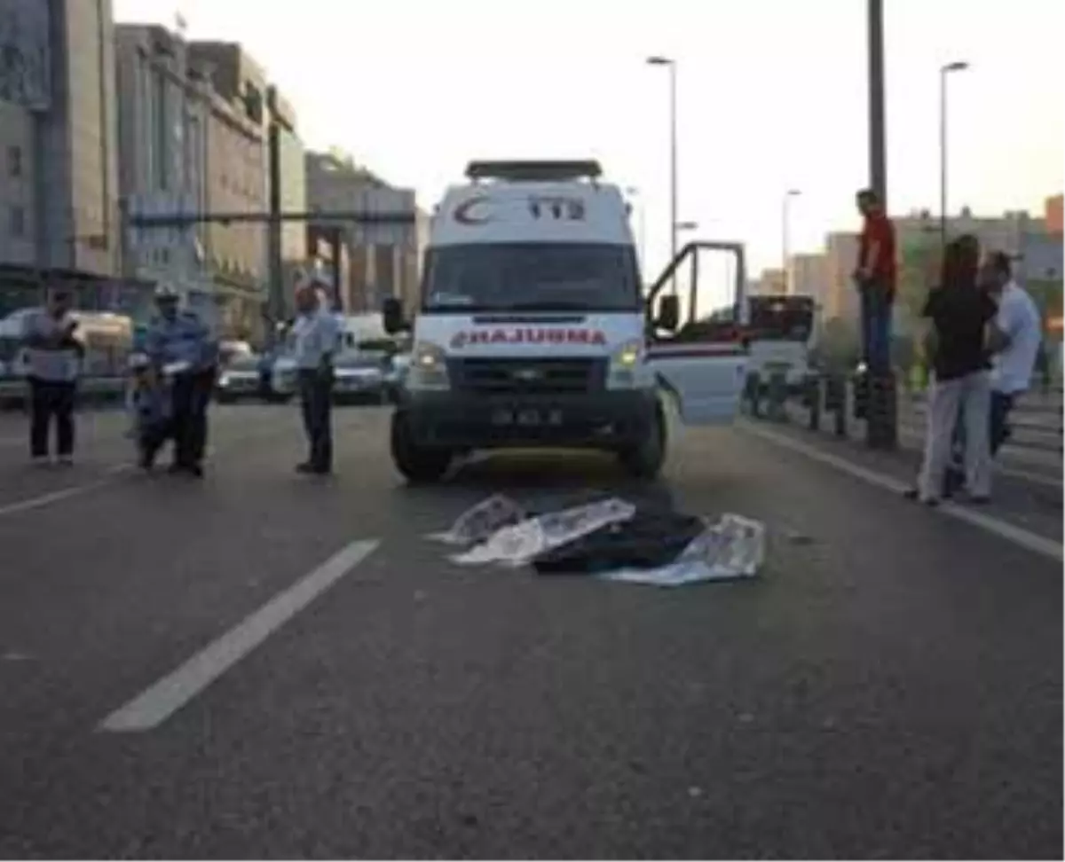 Üst Geçidi Kullanmayınca Canından Oldu