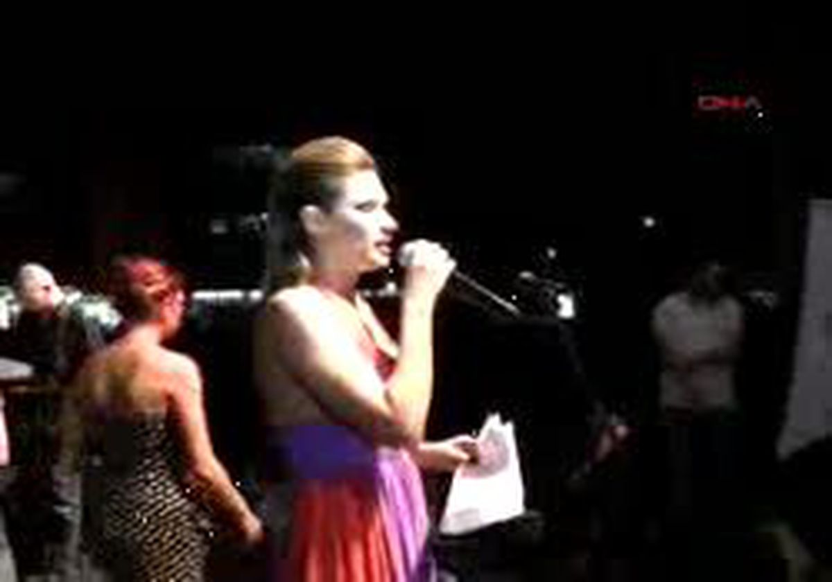 Ceyhan - Önder Bekensir, Demet Akalın'ı Adana Konserinde Yalnız Bırakmadı