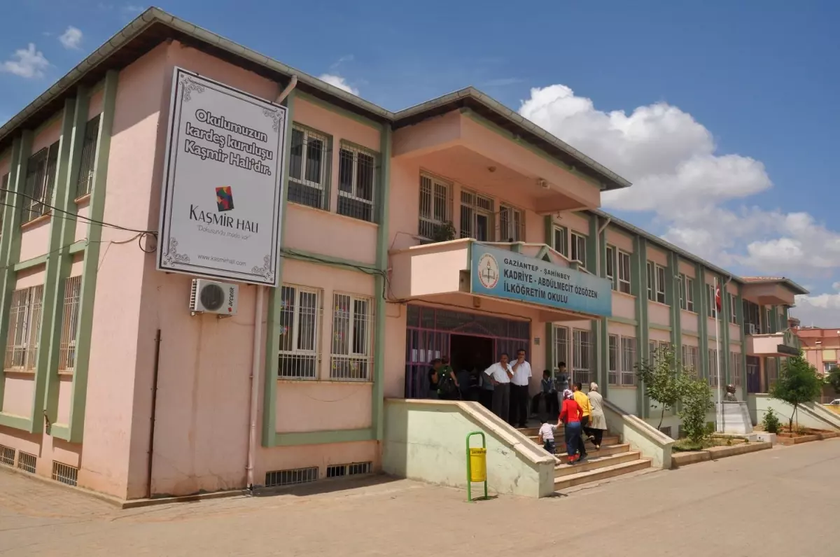 Alkışlar Eğitimi Destekleyen Kaşmir Halı’ya