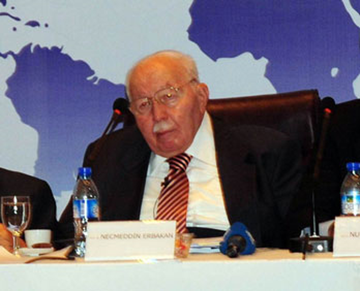 Erbakan: Şimdi de \'Ten Minute\'u Oynuyor