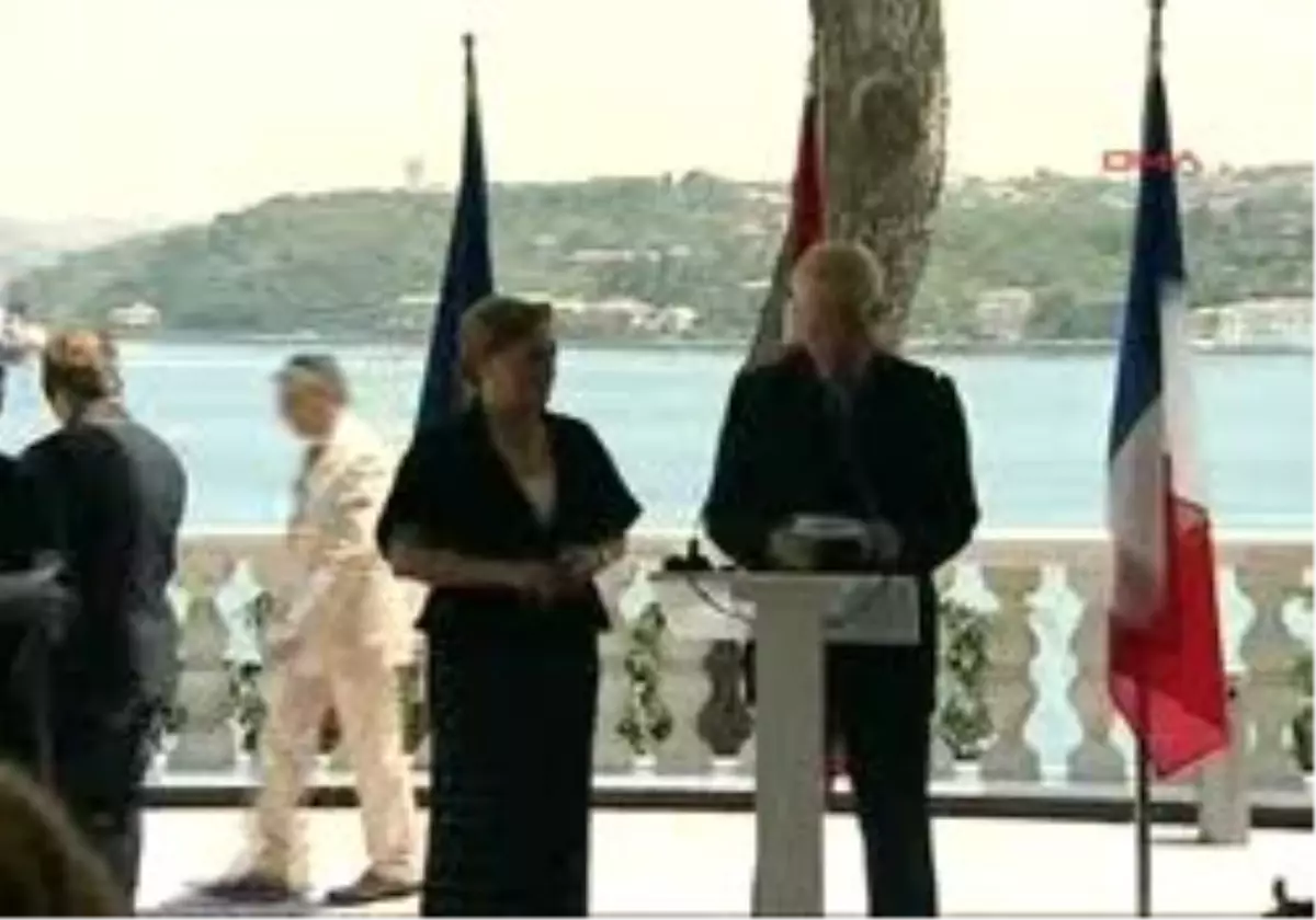 Güler Sabancı\'ya Legıon D\'honneur Nişanı Verildi...