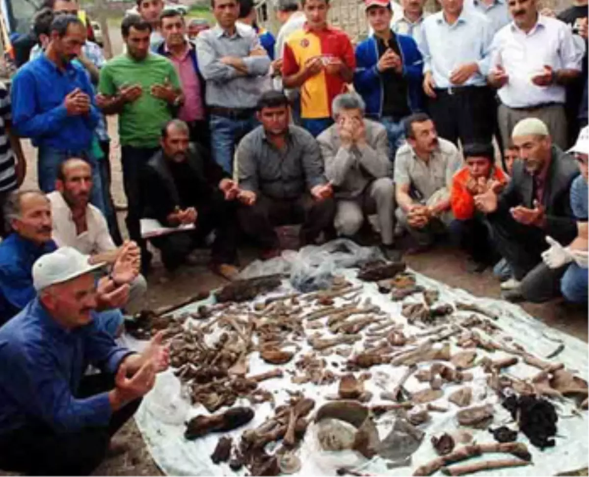 Katliamın İzleri Ortaya Çıkıyor