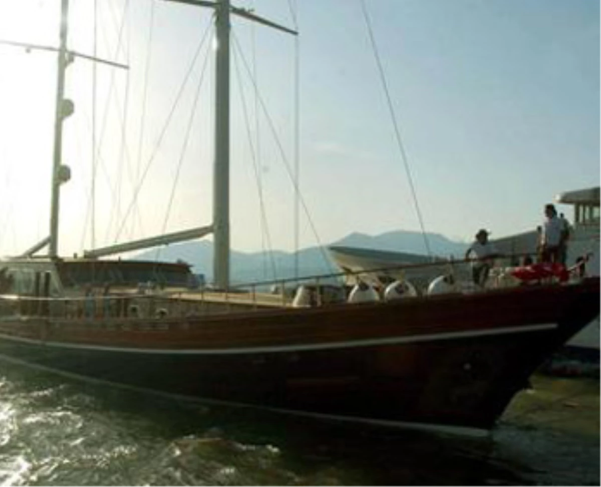 Türkiye\'nin En Uzun Ahşap Teknesi Carpe Diem Denize İndi