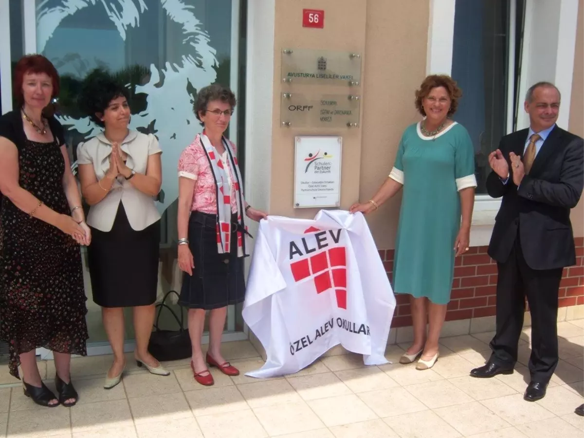 Alman Başkonsolosu\'ndan Özel Alev Lisesi\'ne "Pasch" Plaketi!