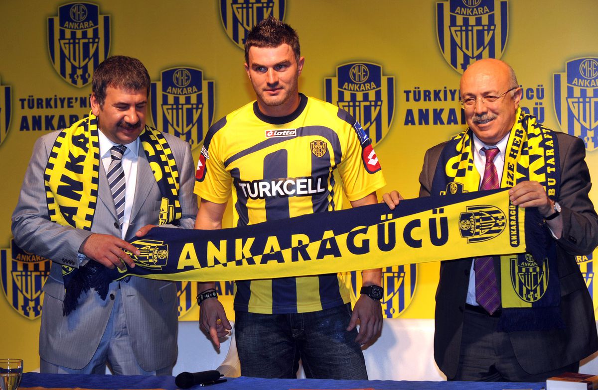 Zewlakow İmzayı Attı