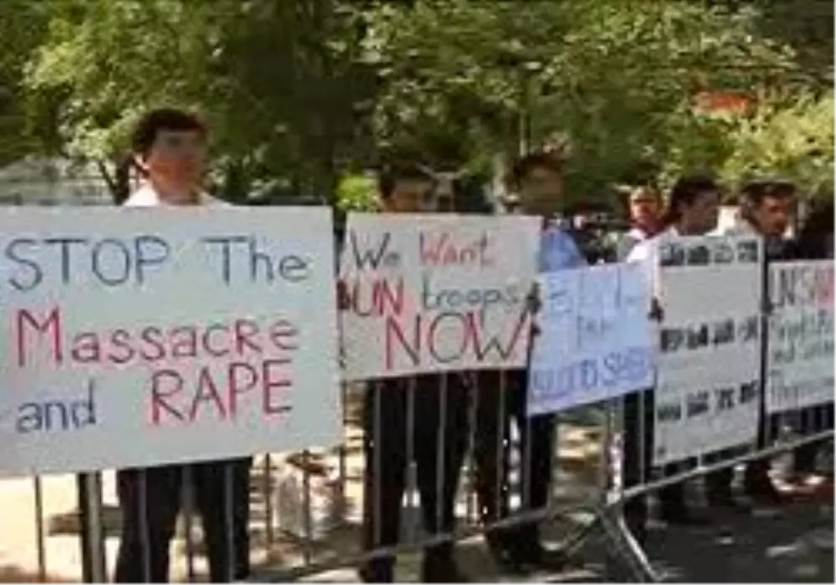 Kırgısiztan\'daki Olaylar New York\'ta Protesto Edildi