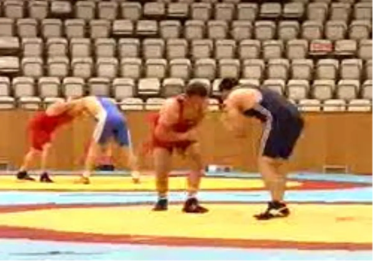 Büyükler Serbest Güreş Türkiye Şampiyonası Başladı