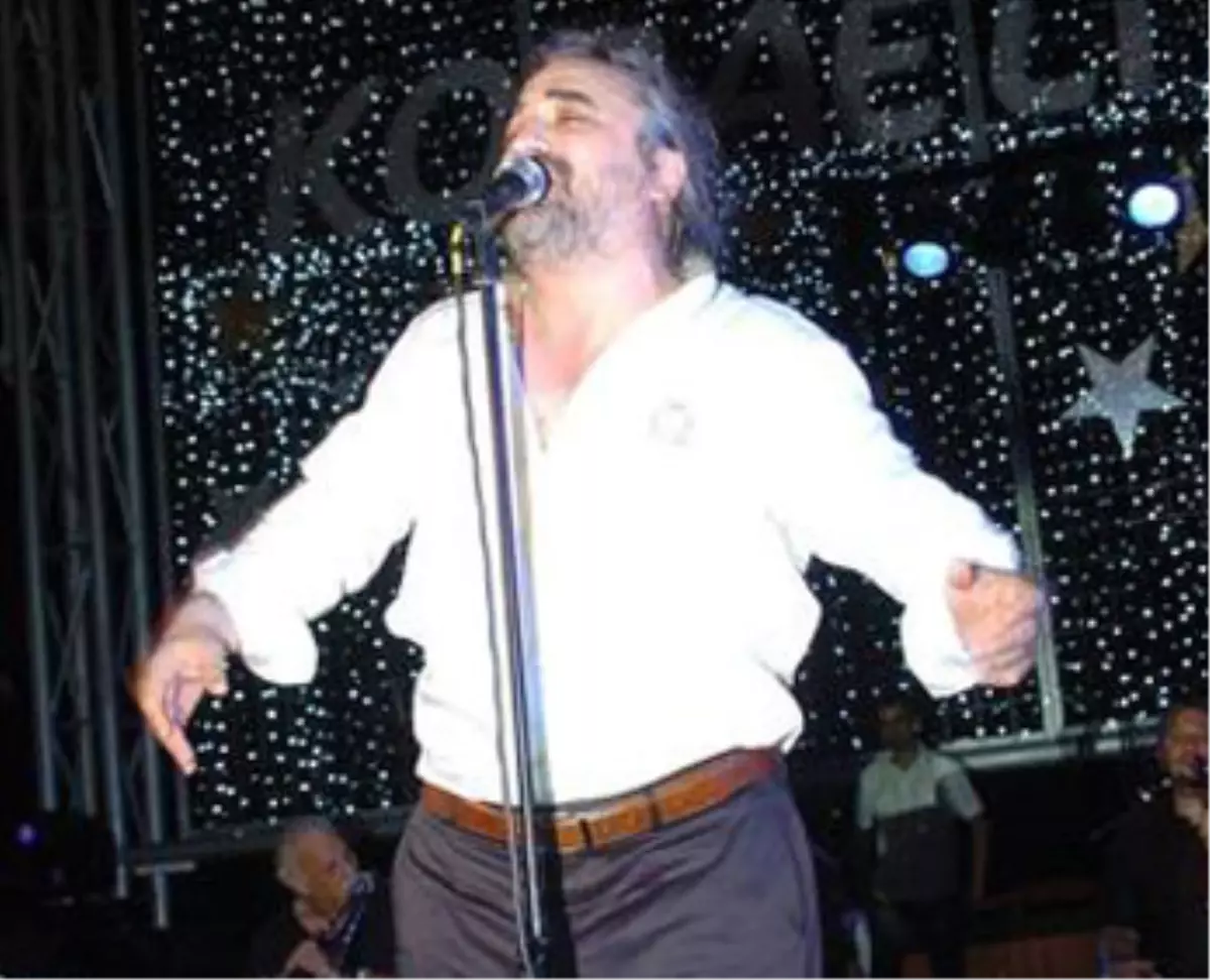 Volkan Konak\'ı İzmit\'te 30 Bin Kişi Dinledi