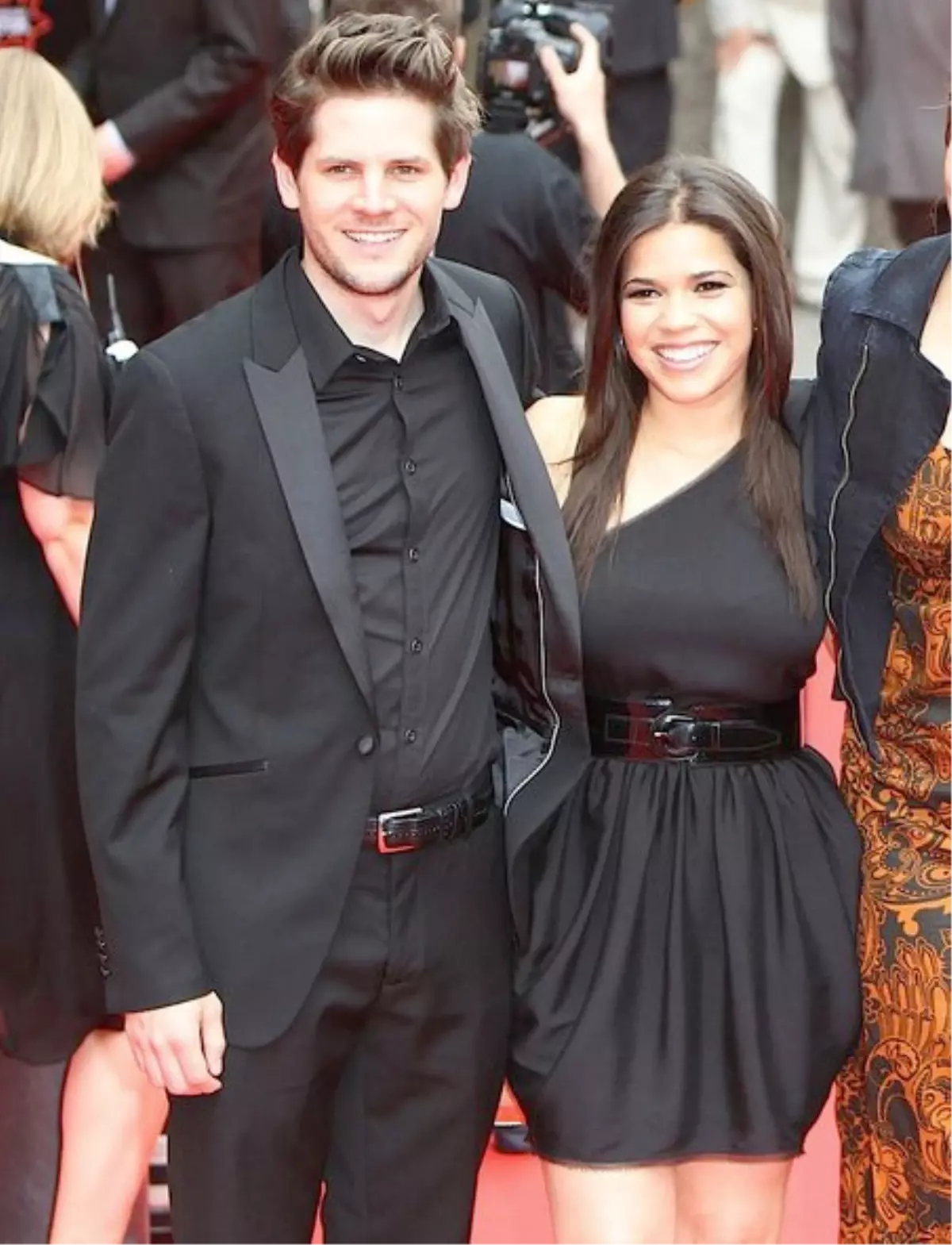 America Ferrara Nişanlandı