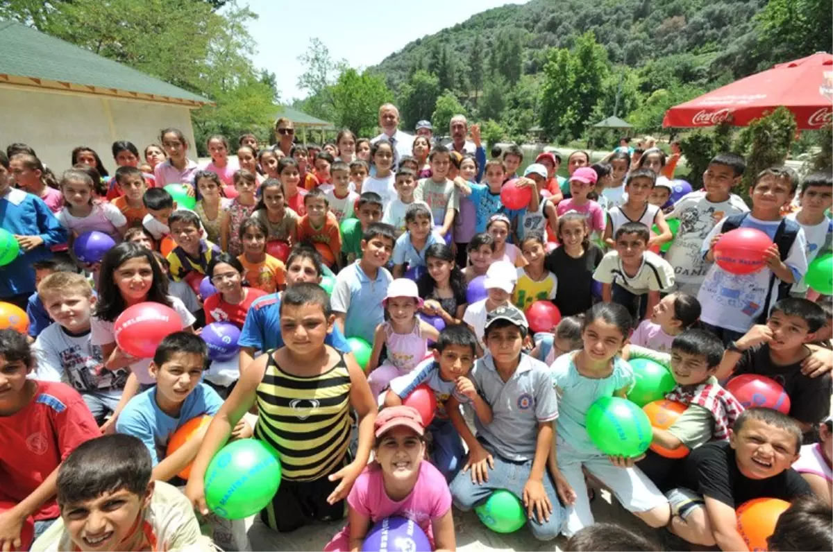 Çocukların Top Dondurma Sevinci 
 


