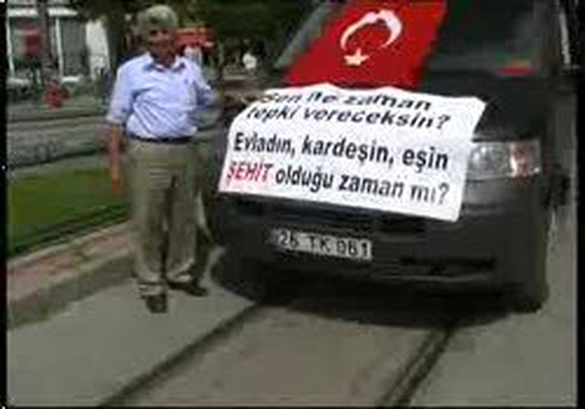 Eskişehir - Şemdinli?Deki Saldırıyı Minibüsündle 'Türkiyem' Şarkısını Çalarak Protesto Etti