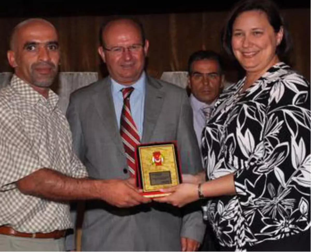 Mavi Marmara\'daki Gazetecinin Ödülü ABD Konsolosu\'ndan