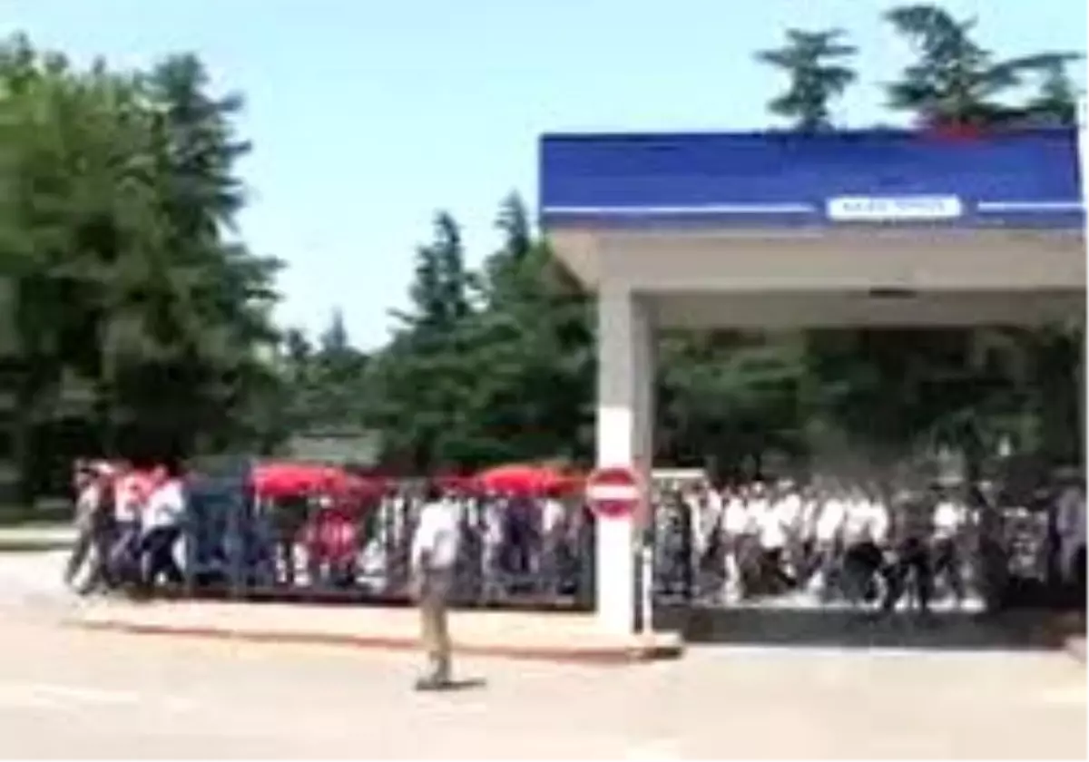 Gölcük\'te Teröre Lanet