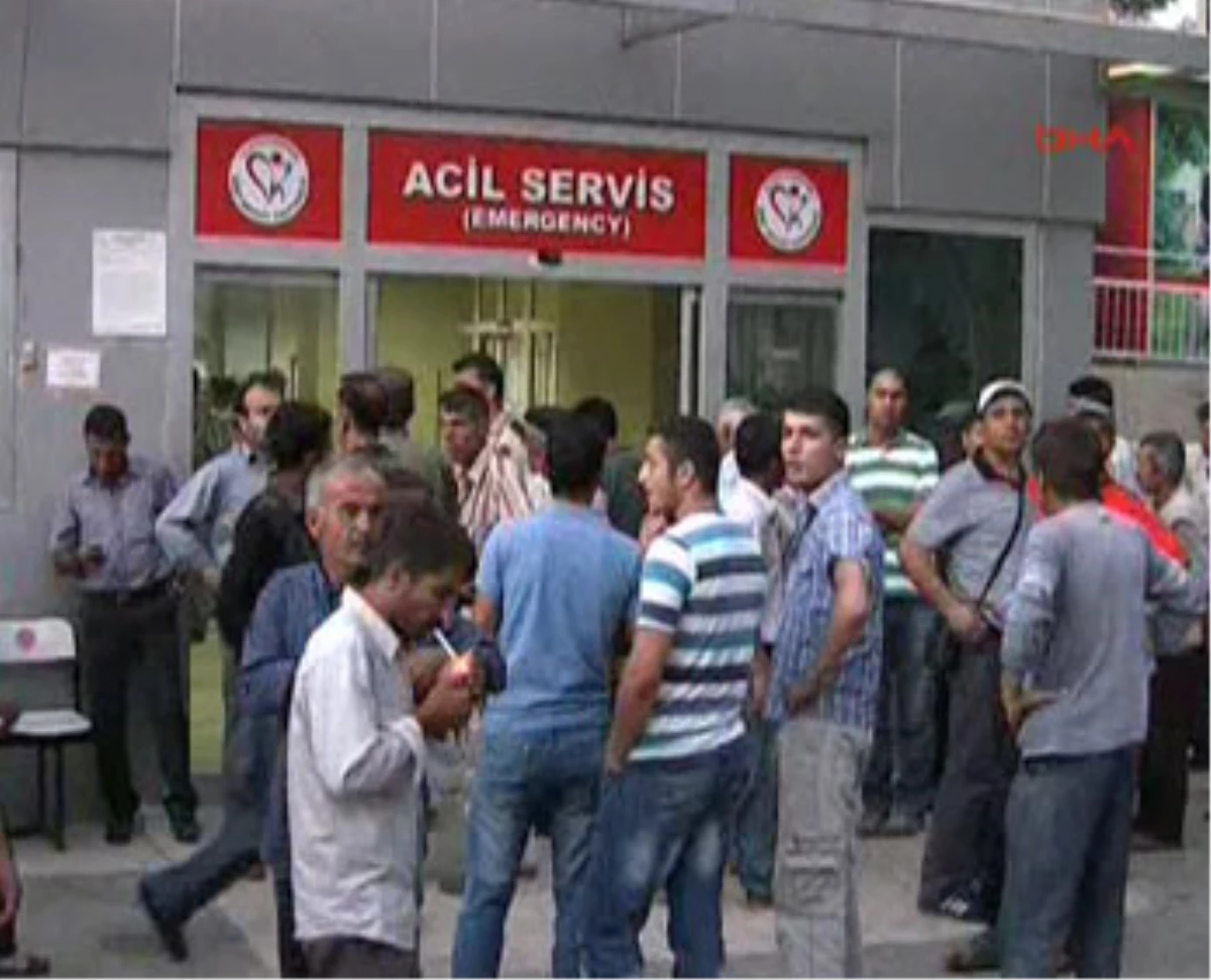 Siirt\'te Baraj İşçilerini Taşıyan Minibüs Takla Attı: 14 Yaralı