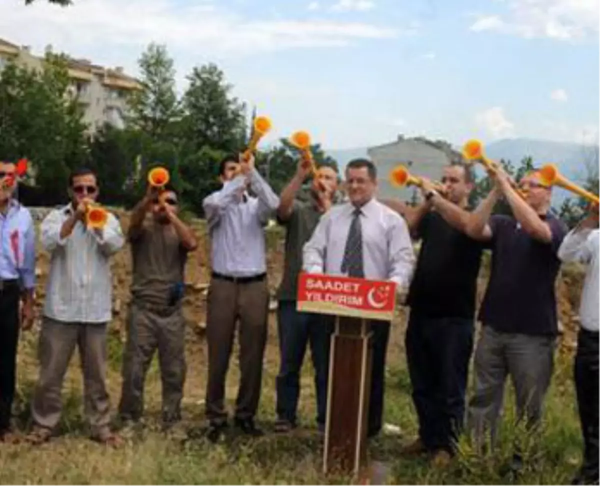 Bursa\'da Sp\'lilerden Vuvuzelalı Açıklama